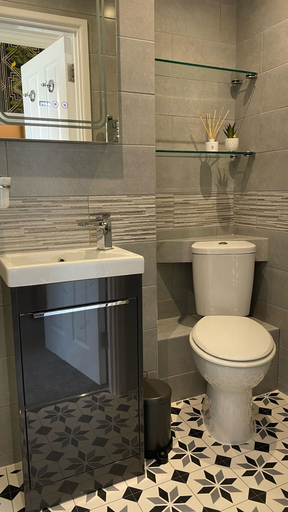 Bathroom 5, St Johns Guest House, Dorset