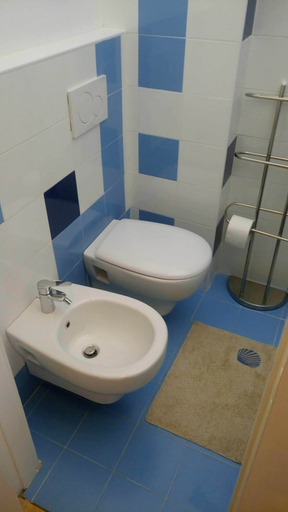 Bathroom 3, Eurotel 406, Genova