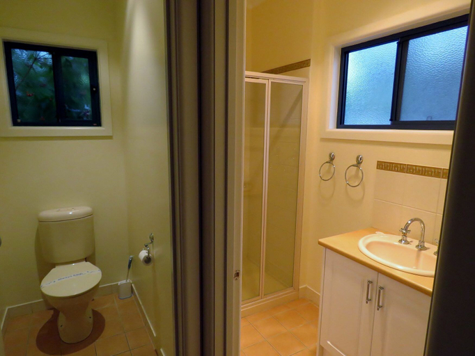 Bathroom 4, Central Holiday House at 29 Church in Cowes, Bass Coast - Phillip Is.