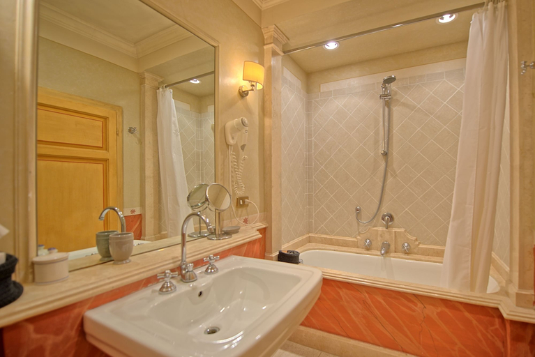 Bathroom 4, Castello Leopoldo, Livorno