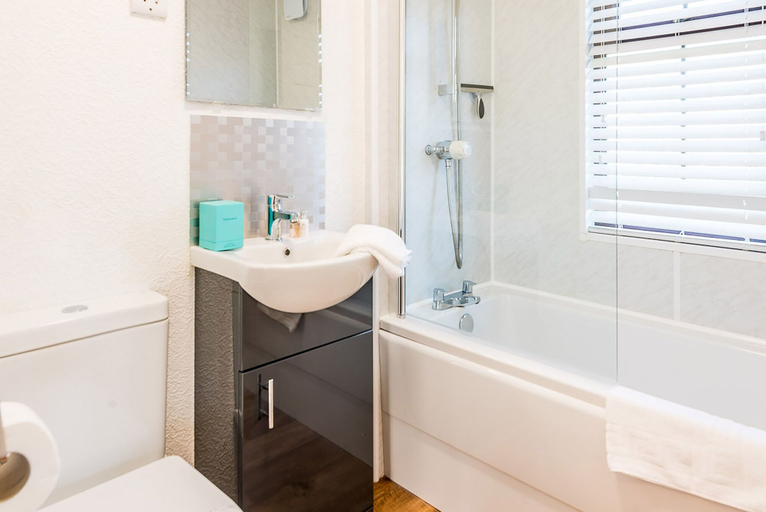 Bathroom 5, St. Tinney Farm, Cornwall