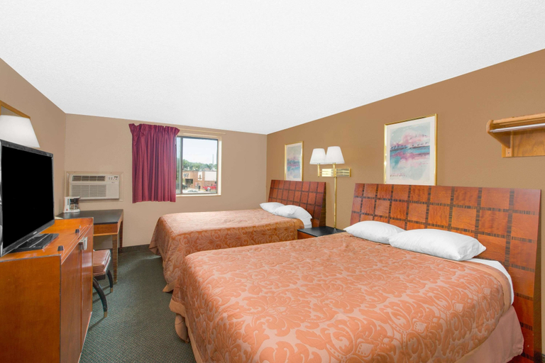 Bedroom 3, Super 8 by Wyndham Sioux City/Morningside Area, Woodbury