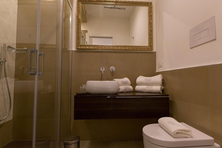 Bathroom 5, Liberty Palace, Messina