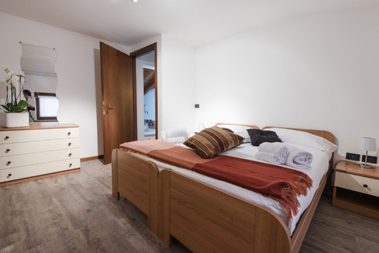 Bedroom 3, Romeo Terrace, Verona