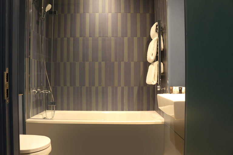 Bathroom 3, Hex Wildlife Hotel, Doncaster