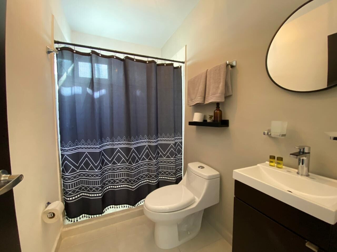 Bathroom 4, Alejandria Apartments, Mazatlán