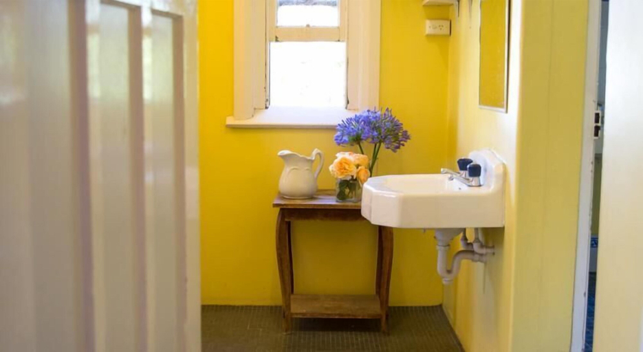 Bathroom 4, Boorowa Hotel, Boorowa