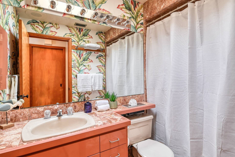 Bathroom, 62 Hypolita Carriage House, Saint Johns
