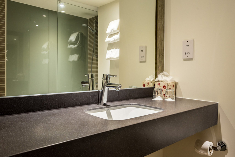 Bathroom 4, Holiday Inn LANCASTER by IHG, Lancashire