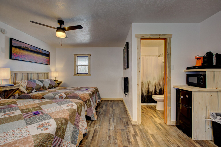 Bedroom 2, Alpine Lodge and RV, Valley