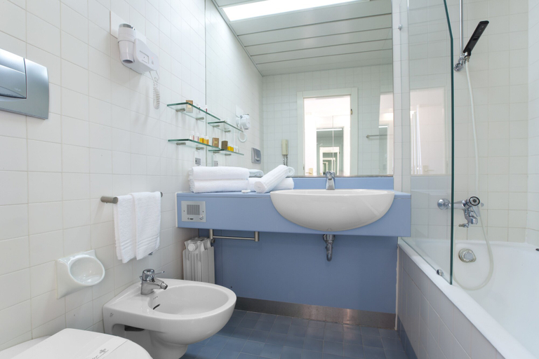 Bathroom 5, Grand Hotel Pianeta Maratea Resort, Potenza