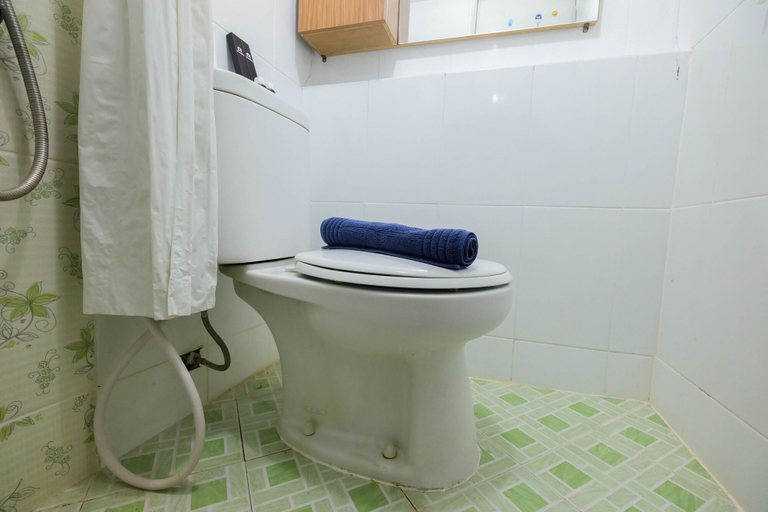 Bathroom 5, Cozy Stay 2BR @ Green Pramuka Apartment By Travelio, Jakarta Pusat