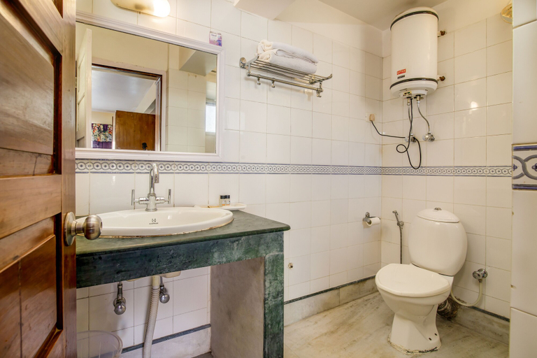 Bathroom 4, Muscatel Himalayan Resort, Darjiling