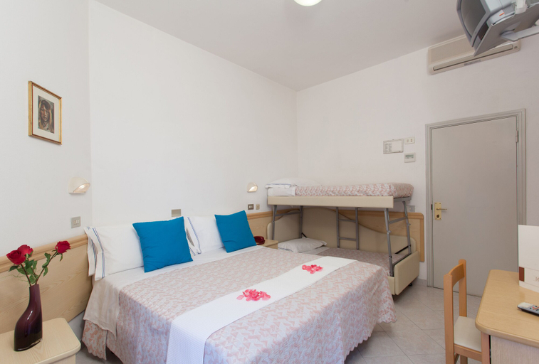 Bedroom 4, HOTEL COLA FRONTEMARE, Rimini