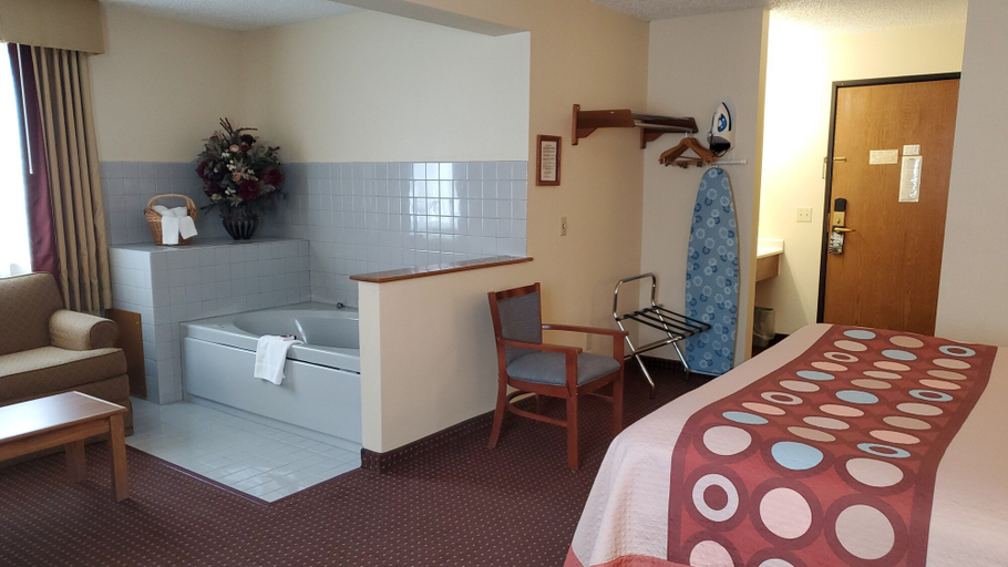 Others 5, Super 8 by Wyndham Waverly, Bremer