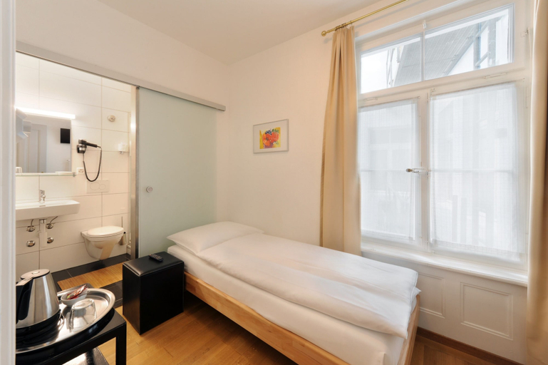 Bedroom 3, Hotel National Bern, Bern