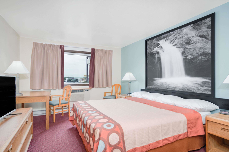 Bedroom 2, Super 8 by Wyndham Tomah Wisconsin, Monroe