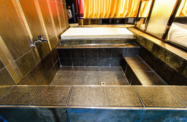 Bathroom 4