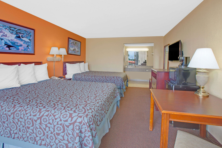 Bedroom 3, Days Inn by Wyndham Okemah, Okfuskee