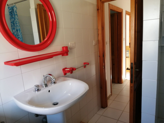 Bathroom sink, Appartamenti Fronte Mare, Sassari