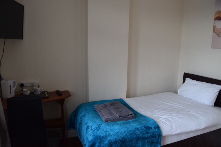 Bedroom 2, Watling Inn, Leicestershire