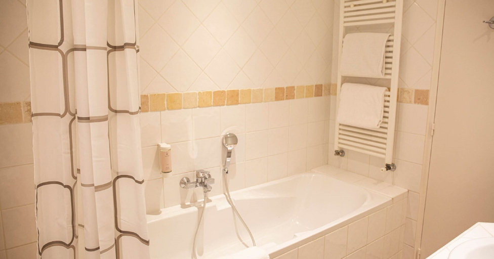 Bathroom 4, Hotel Royal, Hérault