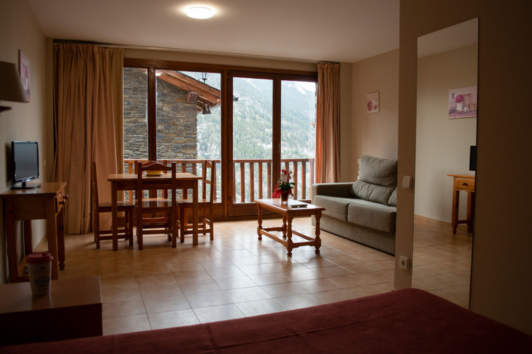 Others 4, Wuau! Apartaments Font del Poble