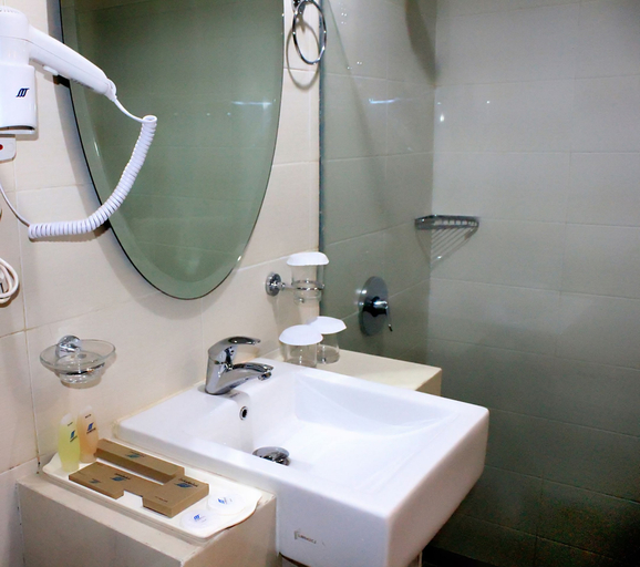Bathroom 4, Marina Mamberamo Hotel, Sorong