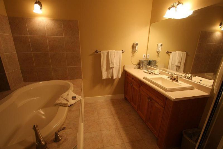 Bathroom 4, Pinnacle Lodge, Thompson-Nicola