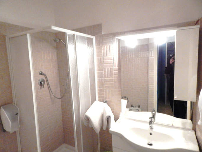 Bedroom 5, Albergo Il Glicine, Savona