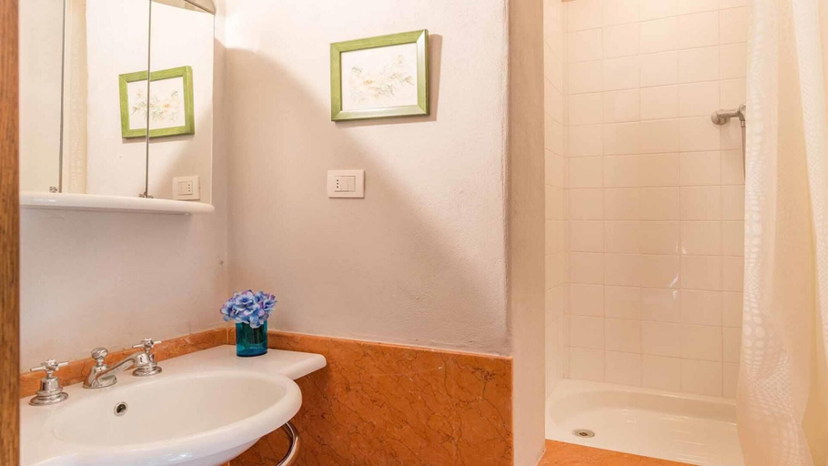 Bathroom 5, Fortilizio 6 in Rapolano Terme, Siena