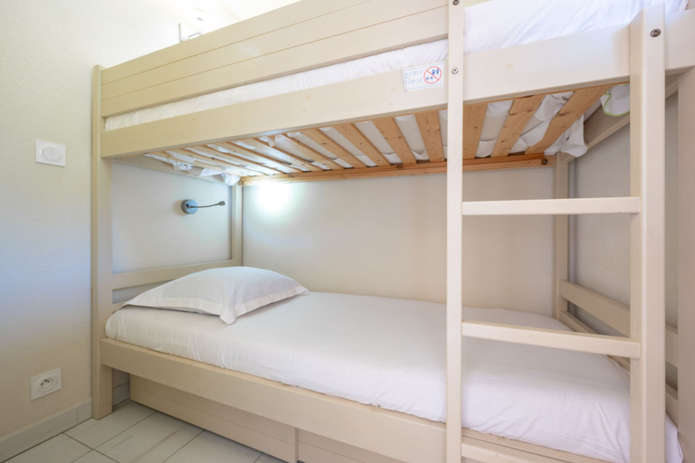 Bedroom 4, Pierre & Vacances Residence L'Anse de Pramousquier, Var
