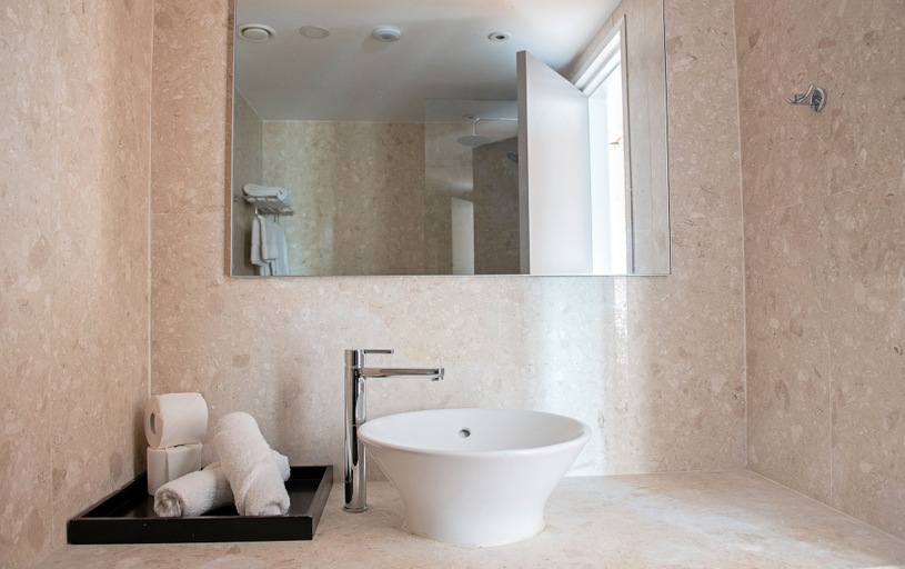 Bathroom 5, Piere Anne Beach Hotel