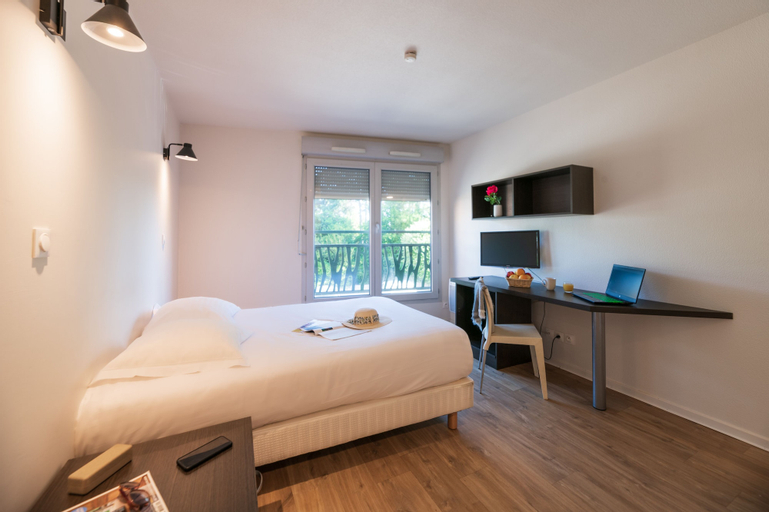 Bedroom 4, Cerise Valence, Drôme