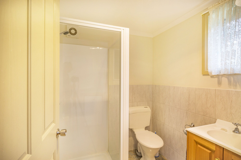 Bathroom 3, Queechy Motel, Break O'Day