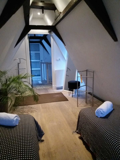 Others 5, Residence 86, Amsterdam