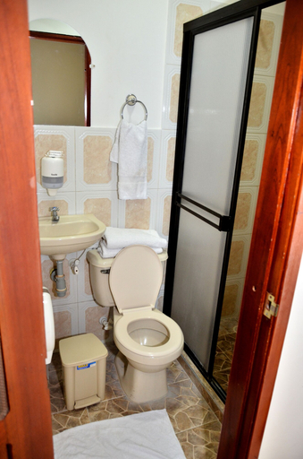 Bathroom 3, Hotel Ciro, Puerto Triunfo