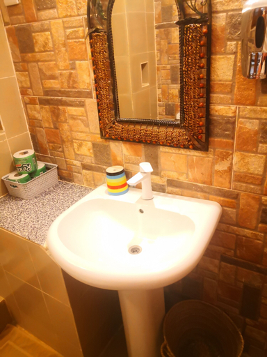 Bathroom 4, Mambo Ocean Resort, Kaskazini 'A'