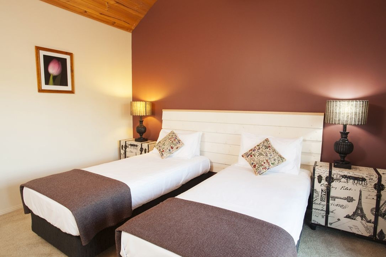 Bedroom 2, Beechworth Cedar Cottages, Indigo - Pt A
