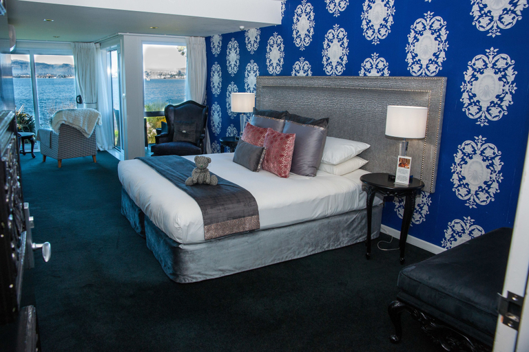 Bedroom 2, Black Swan Lakeside Boutique Hotel, Rotorua