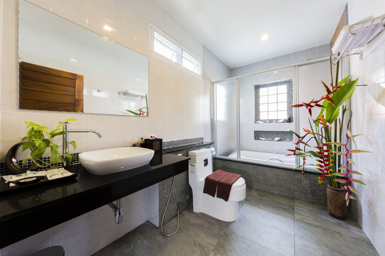 Bathroom 5, Irawan House, Mueang Krabi