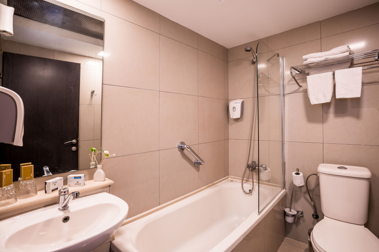 Bathroom 5, Satori Hotel