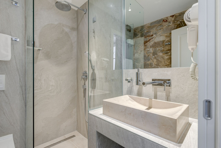 Bathroom 4, Stonemasons Heritage, Split