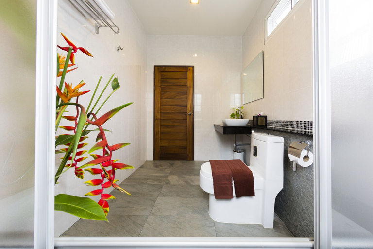 Bathroom 4, Irawan House, Mueang Krabi