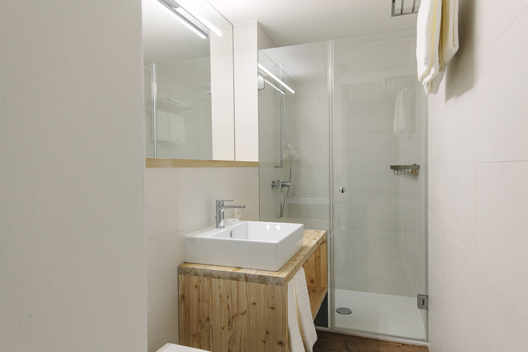 Bathroom 5, Berghotel Randolins, Maloja