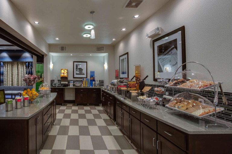 Food & Drinks 5, Hampton Inn & Suites Elyria, Lorain