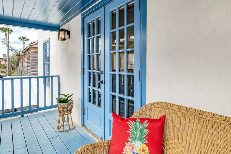 Others 2, 62 Hypolita Carriage House, Saint Johns
