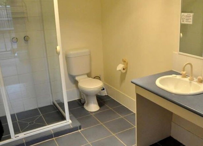 Bathroom 5, West City Motel, Melbourne