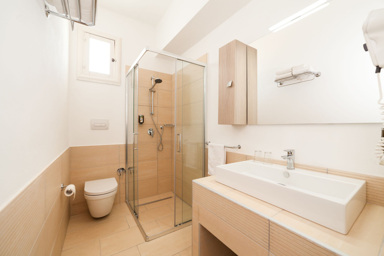 Bathroom 5, Hotel Kalura, Palermo