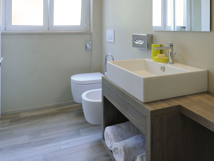 Bathroom 3, Hotel Concordia, Savona